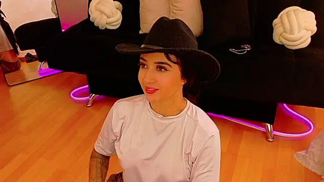 Chat XXX en directo de EmmyEvans1