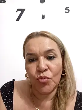 charlotte_milf30 Obrolan Langsung XXX