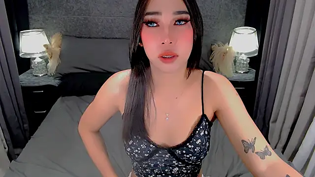 saphira_fucks Show Webcam