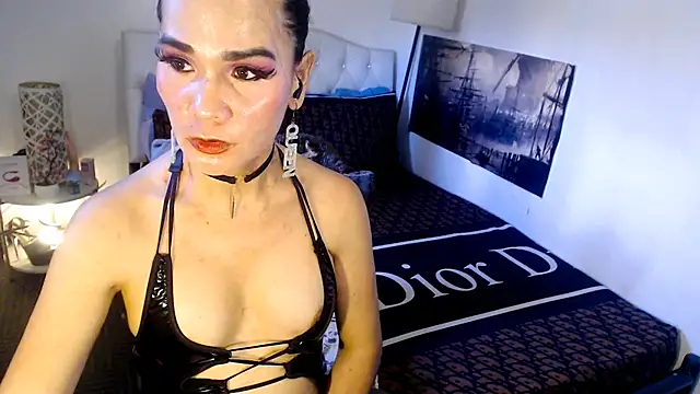 Show modela NinaDOM4CUM na web-kameri