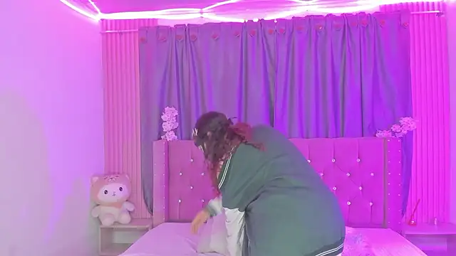 Nayla-Mouna webcam show