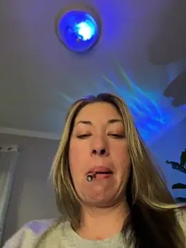 XXX chat uživo modela MiraKisss