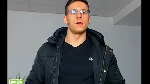 ZeinMiracles' Live XXX Chat