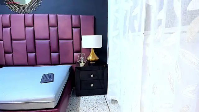 LauraRoot's Live XXX Chat