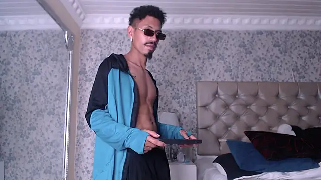 NoaahTylor's Live XXX Chat