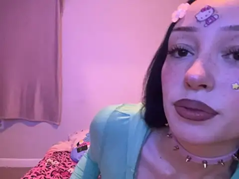 Pokazy przed kamerką – strwbrrymilk