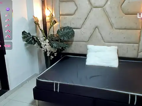 Julieta_Slav3 élő XXX-chatje