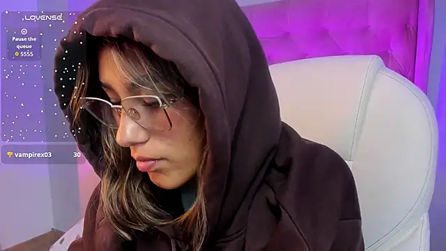 _Sophie__miller Adlı Modelin Canlı XXX Sohbeti