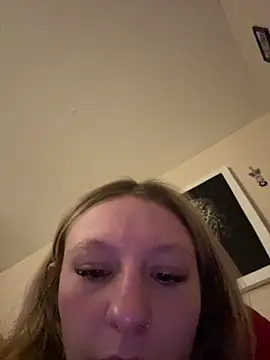 Show modela hyperafterdark na web-kameri