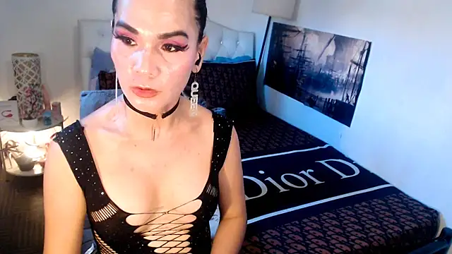 Pokazy przed kamerką – NinaDOM4CUM