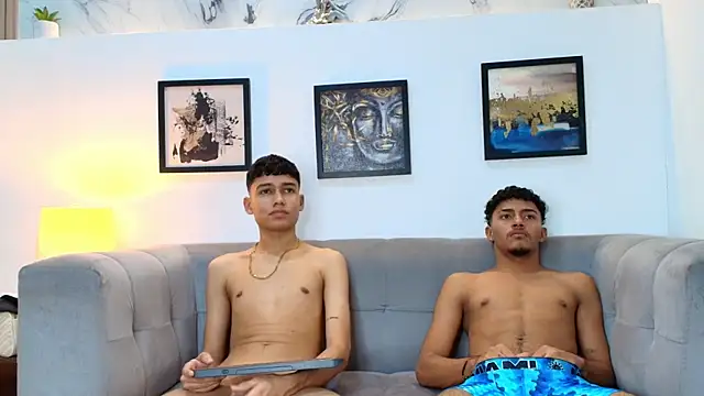 Chatroom XXX en direct de COUPLES_BOYS