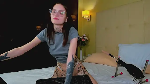 Selena_Sharp Adlı Modelin Canlı XXX Sohbeti