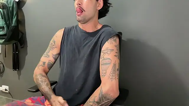 ZeusDelicious' Webcam Show