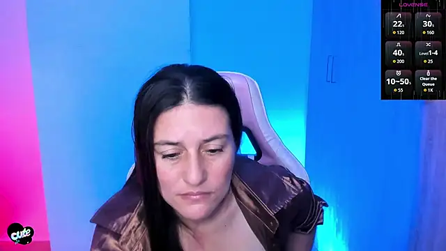 SaskyaaのライブXXXチャット