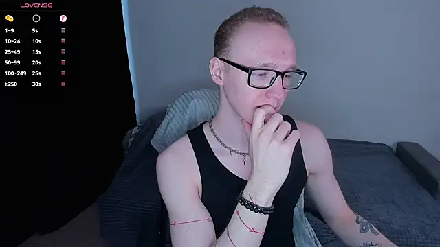 Show modela Alex_silent na web-kameri