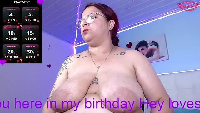 Lillytits Chat XXX live