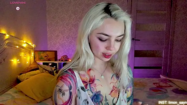 LillyMoure_ Chat XXX in diretta