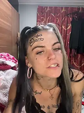 IttyBittyStonie Show in webcam