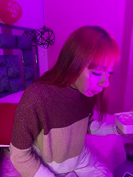 Pokazy przed kamerką – Elaaa_pink21