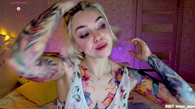 LillyMoure_'s Live XXX Chat