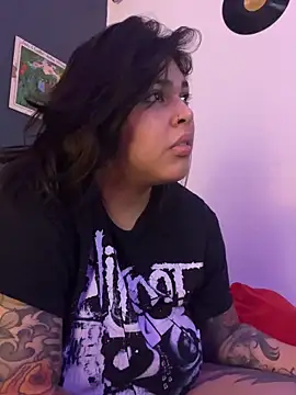 Pokazy przed kamerką – miacanela_xo