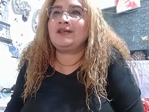 Perla1981--'s Live XXX Chat