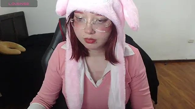 Cherrybloom692's Live XXX Chat