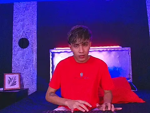 Show modela YOSEPH_20 na web-kameri