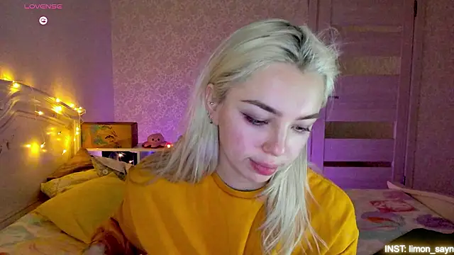 LillyMoure_'s Live XXX Chat