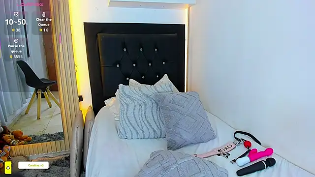 coraline_v's Live XXX Chat