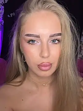 AubrieleRouj1 Chat XXX live