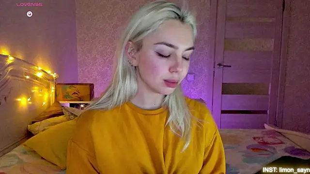 LillyMoure_'s Live XXX Chat