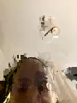 XXX chat uživo modela Lyannabuena69