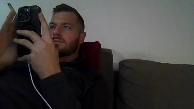 cheekycherryx's Live Chat Room