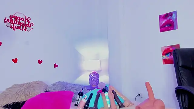 naomy_68 élő XXX-chatje