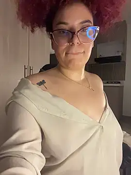 Leyah__ Adlı Modelin Canlı XXX Sohbeti