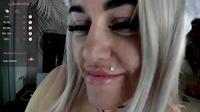 Kira_Key's Live XXX Chat