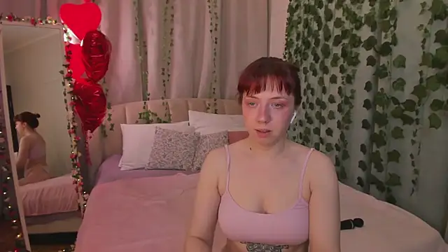 Chat +18 de Love_is_Lola ao vivo