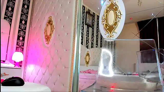 XXX chat uživo modela Aidasina