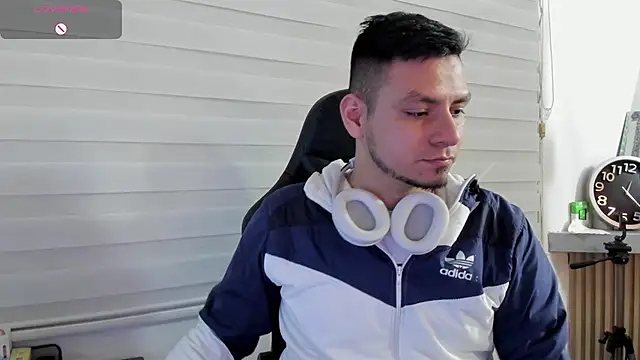 Show modela Rick_Adams na web-kameri