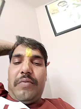 Indian_desiman live XXX chat