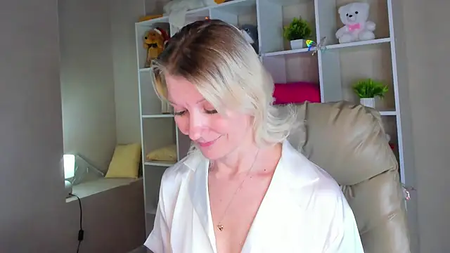 Julie_Lucas Live XXX Chat