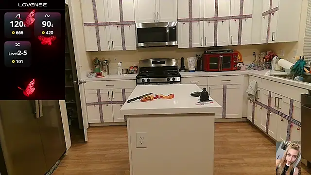 BlondiewithanassのライブXXXチャット