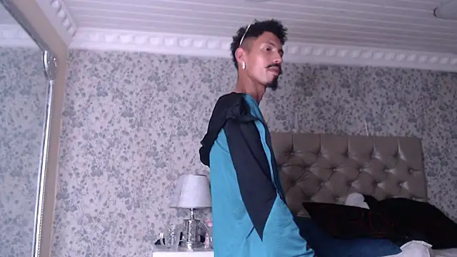 Chat XXX ao vivo de NoaahTylor