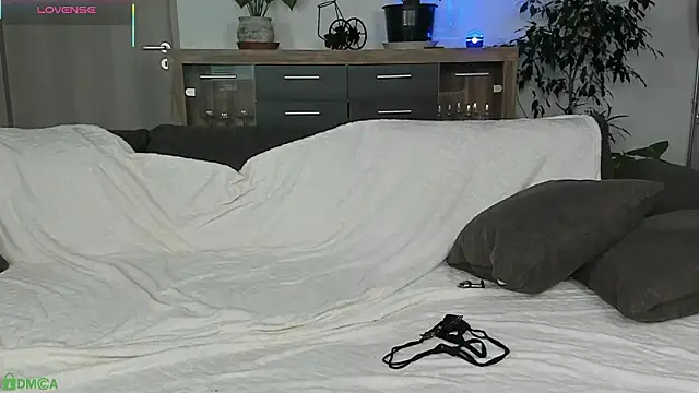 โชว์เว็บแคมของ ShantallMilf