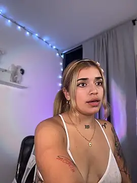 JoselinFlower_ Adlı Modelin Canlı XXX Sohbeti