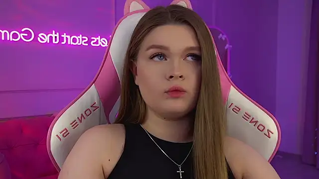 CrystalLyons' Live XXX Chat