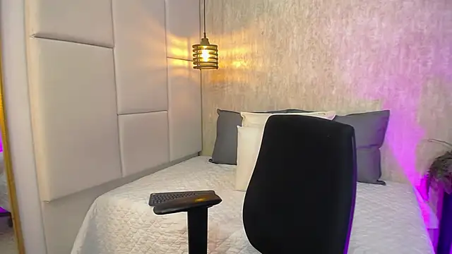 Hisoka_011 élő XXX-chatje