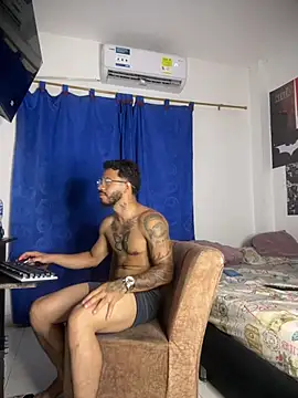 Kylian_Alessandro élő XXX-chatje