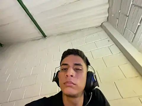 Max_TheHorseDick élő XXX-chatje